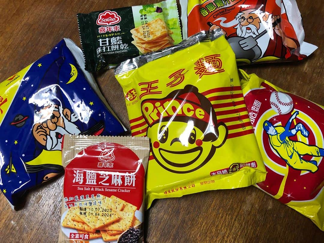 金剛地武志のインスタグラム：「台湾土産を沢山ありがとう！」