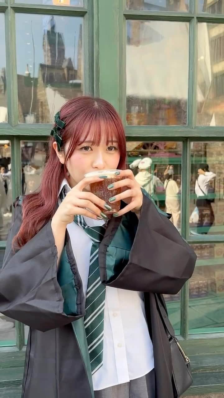 ミユフィーヌ（REVERBEE）のインスタグラム：「やってみたかったやつ🍺 #Halloween #slytherin #usj」