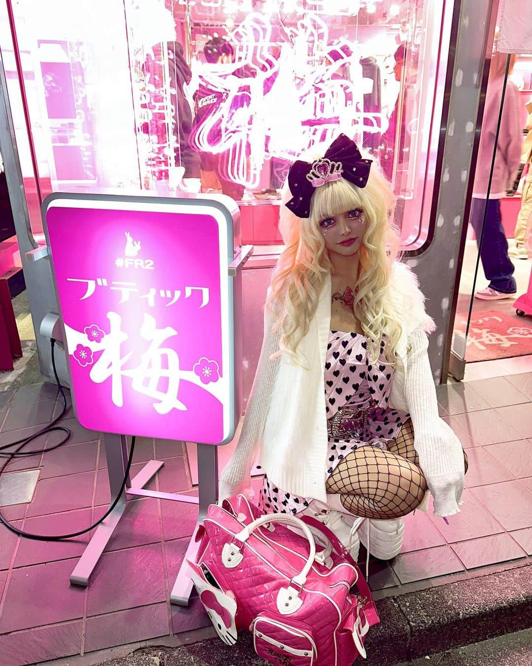 うさたにパイセンのインスタグラム：「平成ギャル🎀💓  もうね、気分は姫ギャルパラダイス！  #gyaru #平成ギャル」