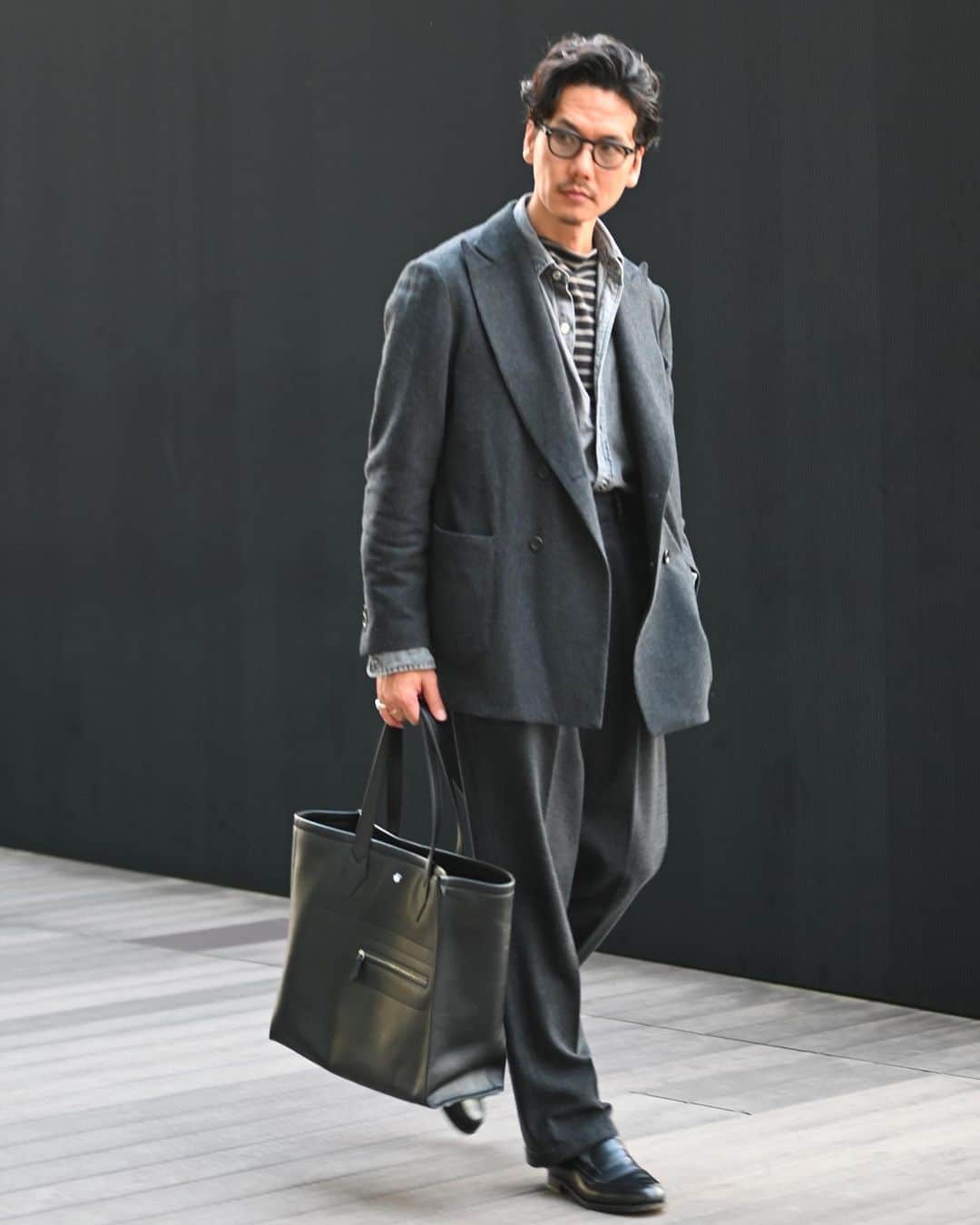 Shuhei Nishiguchiのインスタグラム：「"This is also a suit style︎⬅︎⬅︎⬅︎swipe left これもひとつのスーツスタイル。 今日もオフィスワークの一日。 グレーグラデーションでリラックスした装い。  Tap for Brands ・ ITEM Suit： @lafavola_official  Shirt： polocountry Breton shirt： @saintjames  Shoes： @jmwestonofficial  Bag： @montblanc   ・ #beamsf #suitstyle #classicmenswear #gentlemen #follow #influence #pr #bestoftheday #vintagewear #spezzatura #outfitmen」
