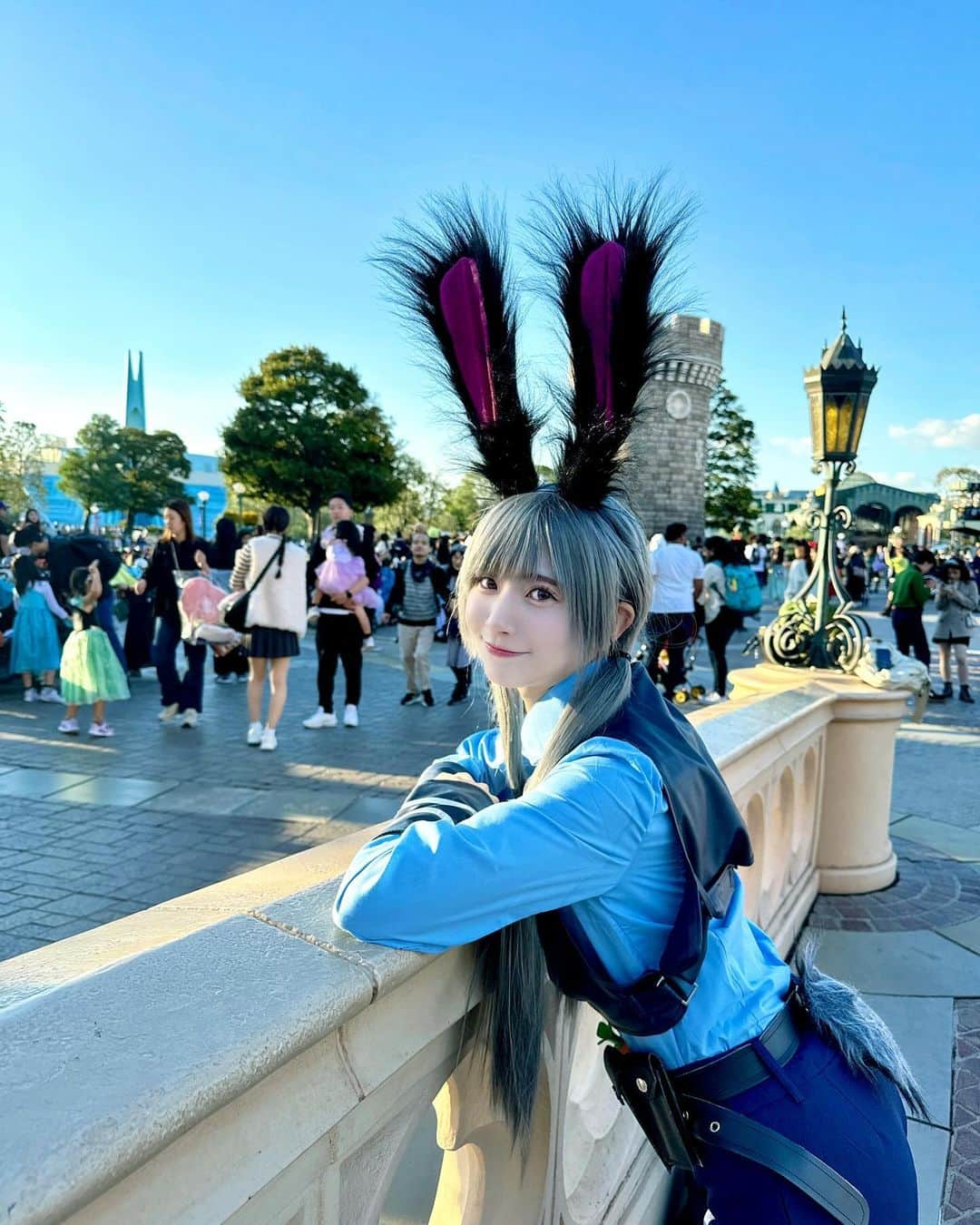 山田麻莉奈さんのインスタグラム写真 - (山田麻莉奈Instagram)「. 🏰🩵  #ディズニー #ディズニーランド #dハロ #dハロ仮装 #ハロウィン #コスプレ #ズートピア #ジュディ #ズートピアコスプレ #シンデレラ城 #disney #disneyland #cosplay #halloween」10月31日 18時25分 - marina.yamada_324