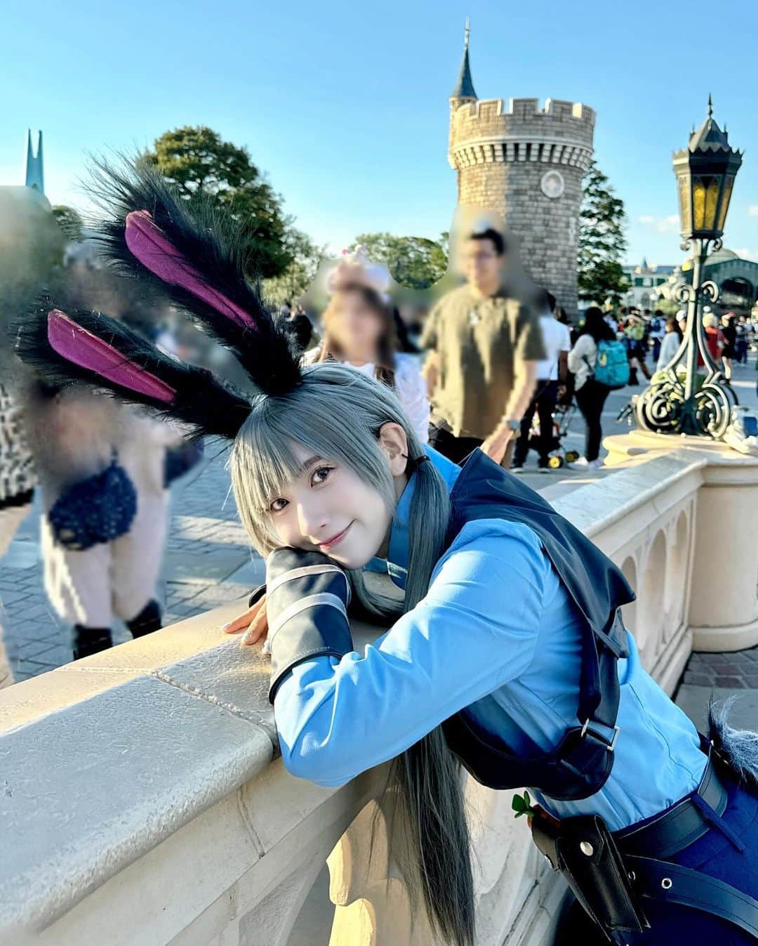 山田麻莉奈さんのインスタグラム写真 - (山田麻莉奈Instagram)「. 🏰🩵  #ディズニー #ディズニーランド #dハロ #dハロ仮装 #ハロウィン #コスプレ #ズートピア #ジュディ #ズートピアコスプレ #シンデレラ城 #disney #disneyland #cosplay #halloween」10月31日 18時25分 - marina.yamada_324
