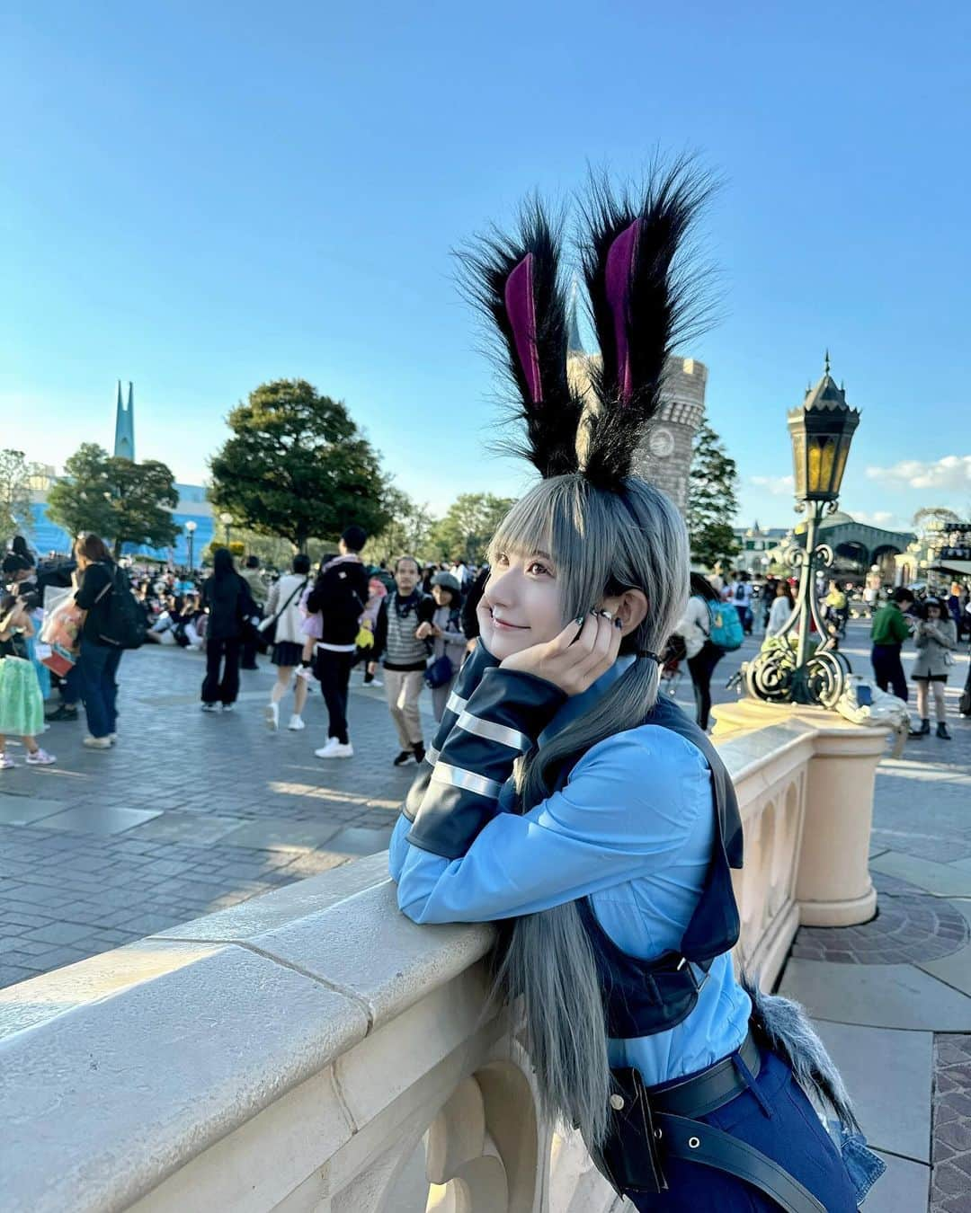 山田麻莉奈さんのインスタグラム写真 - (山田麻莉奈Instagram)「. 🏰🩵  #ディズニー #ディズニーランド #dハロ #dハロ仮装 #ハロウィン #コスプレ #ズートピア #ジュディ #ズートピアコスプレ #シンデレラ城 #disney #disneyland #cosplay #halloween」10月31日 18時25分 - marina.yamada_324