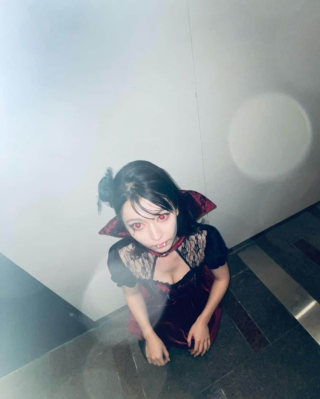 リンさんのインスタグラム写真 - (リンInstagram)「🎃   #trickortreat   #ハッピーハロウィン  #ヴァンパイア  #フラッシュ赤目  #声優  #Lynn」10月31日 18時19分 - lynn.06.01