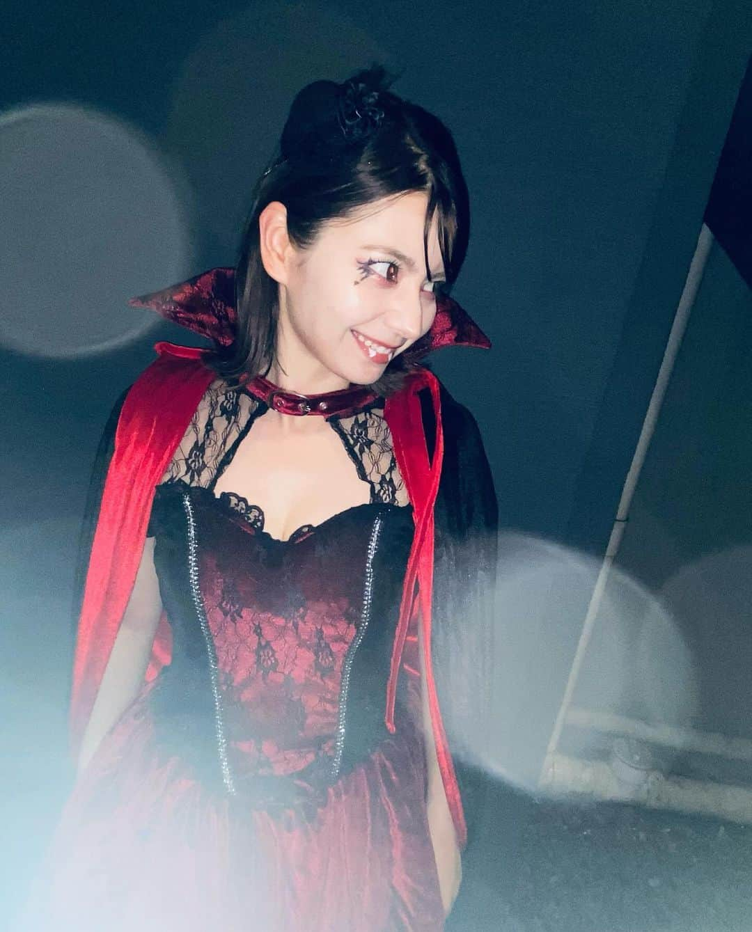 リンさんのインスタグラム写真 - (リンInstagram)「🎃   #trickortreat   #ハッピーハロウィン  #ヴァンパイア  #フラッシュ赤目  #声優  #Lynn」10月31日 18時19分 - lynn.06.01