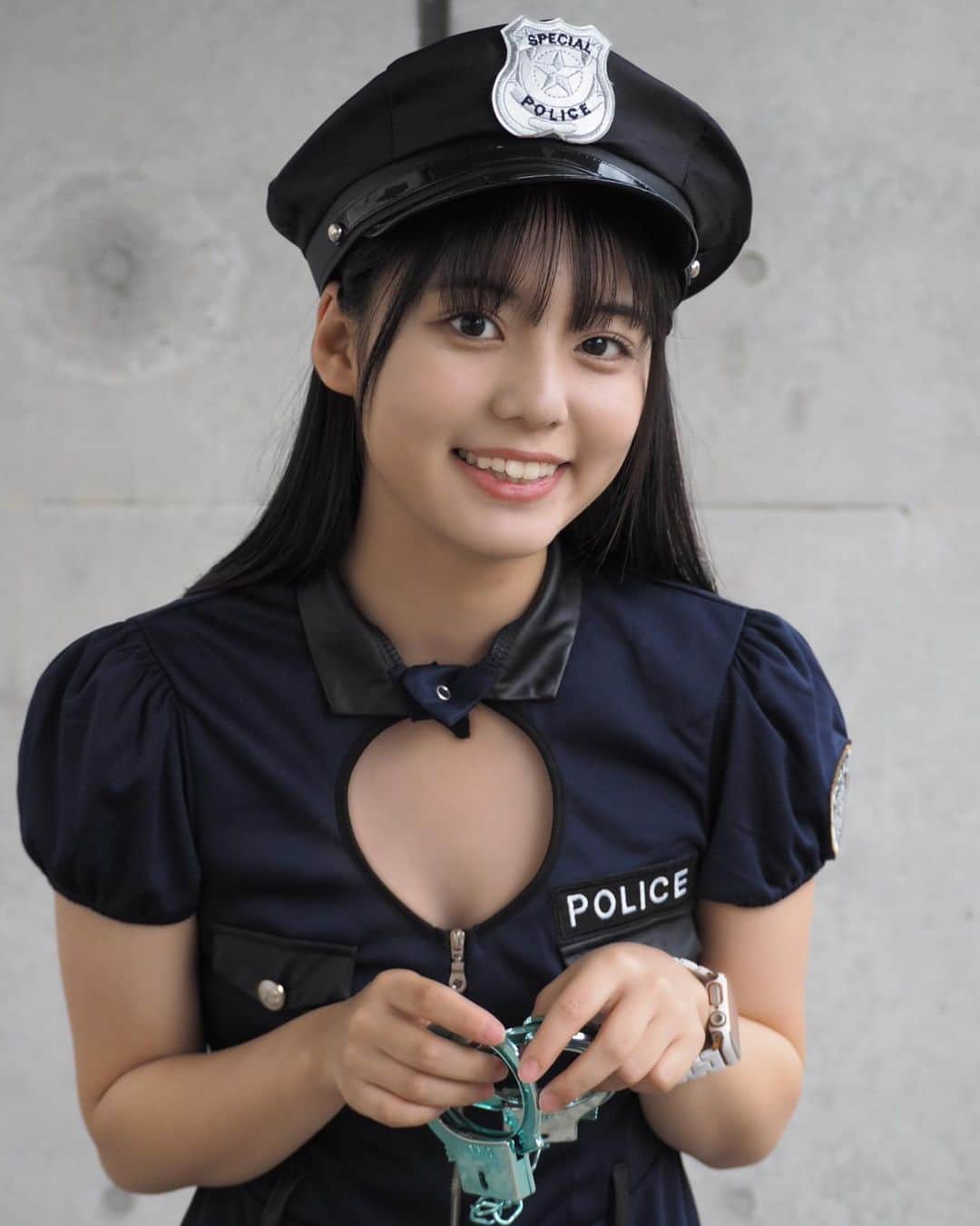 のインスタグラム：「👻нαρρу🎃нαℓℓσωєєи👻 お菓子をくれなきゃ捕まえちゃうぞ👮🏻🩵 (ꉂ𐤔˶ᐢ∇ᐢ˶)  #松島かのん #制コレ22 #準グランプリ #カメラ女子 #ハロウィン #コスプレ #ポリス #黒髪 #セミロング #愛媛 #jk #ljk #17歳 #06 #follow #followme」