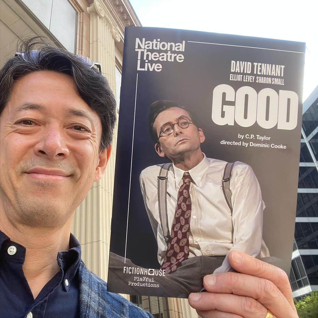 西川忠志さんのインスタグラム写真 - (西川忠志Instagram)「GOOD  観たい舞台（映画）がありまして神戸・三宮へ。  2022年10月から英国はロンドンのハロルド・ピンター劇場で 12週間限定公演していた舞台『GOOD』。 （邦題『善き人』）  この舞台をライブ収録したのを観て来ました。  詳しく書くと長くなるので お知りになりたい方は 〜ナショナルシアターライブ『善き人』〜 で検索していただけましたら。  イギリスで観れるならそれがいちばんですが その舞台をそのまま収録した舞台を日本の映画館で観れる！ 本当にありがたい！最高です！（ちなみに3000円です）  National theater Live！いつも海外の良質な作品を 日本で観せてくださり、ありがとうございます⭐️‼️  今回は大変重いテーマでしたが見応えありました！  #GOOD #善き人　#ナショナルシアターライブ #nationaltheatrelive   感謝 西川忠志」10月31日 18時26分 - nishikawa_tada