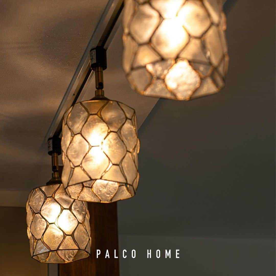 palcohomeさんのインスタグラム写真 - (palcohomeInstagram)「【施工事例】   八戸市｜M様邸 延床面積｜38.64坪  パルコホームでは定期的に 見学会などのイベントを開催しています！ インスタDMやLINE HPからお気軽にご予約ください✉️  －－－－－－－－－－－－－－－－  more photo : @palcohome  －－－－－－－－－－－－－－－－  公式LINE : @palcohome_line  －－－－－－－－－－－－－－－－  🎥Youtubeやってます 『パルコホーム』で検索！  －－－－－－－－－－－－－－－－  TikTok でルームツアー見れます🔽 @palcohome_865 スタッフの素顔も見たい方はこちら🔽 @palcohome_staff  －－－－－－－－－－－－－－－－  わたしたち、#パルコホーム は 『笑顔あふれる幸せな家族を増やしたい』 まずは家事・育児・仕事と忙しいママが笑顔になれば その笑顔が伝染して家族みんなも笑顔になる。 そんな想いからオリジナル商品『#ママ楽の家』を開発。  ライフスタイルが変わりつつある昨今でも ママに限らず、家事をするひとの負担を減らして じぶん時間を楽しめるような ワクワクする家づくりを行っています！  パルコホームは、 岩手県内全域、青森県八戸市近郊で 家づくりのサポートをしています。  －－－－－－－－－－－－－－－－  #マイホーム　#新築　#注文住宅　#収納　#新築マイホーム　#新築一戸建て　#家づくりアイディア　#家づくり計画　#おしゃれな家　#新築計画中の人と繋がりたい　#岩手住宅会社　#赤ちゃんのいる生活　#岩手　#岩手建築会社　#オープン階段　#小上がり　#柱あらわし　#ワークスペース　#住宅見学会　#OPENHOUSE」10月31日 18時28分 - palcohome