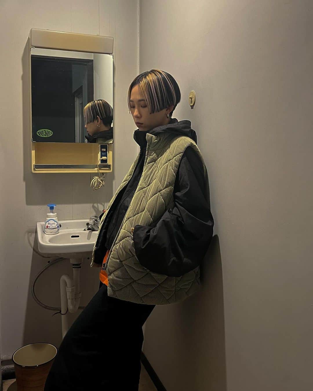 yurinasiaさんのインスタグラム写真 - (yurinasiaInstagram)「@soduk_official のベスト、本当今の時期使いやすーーー。生地可愛すぎるーーーー。スカート合わせても可愛いだろなーーー。🎃🎃🎃  camera @cocoroyen  styling @t_r_c_c_ #ad」10月31日 18時31分 - yurinasia