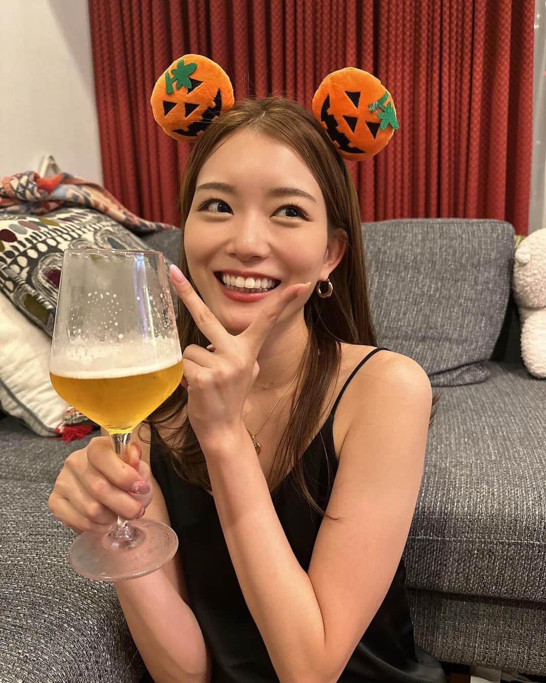 蜂谷晏海さんのインスタグラム写真 - (蜂谷晏海Instagram)「ハッピーハロウィン🎃👻 お家で程よく賑わって楽しんでね☺️👍 明日から11月か〜！夏が過ぎると一気に早く感じる😶‍🌫️ #ハロウィン #happyhalloween」10月31日 18時31分 - hachiyaami