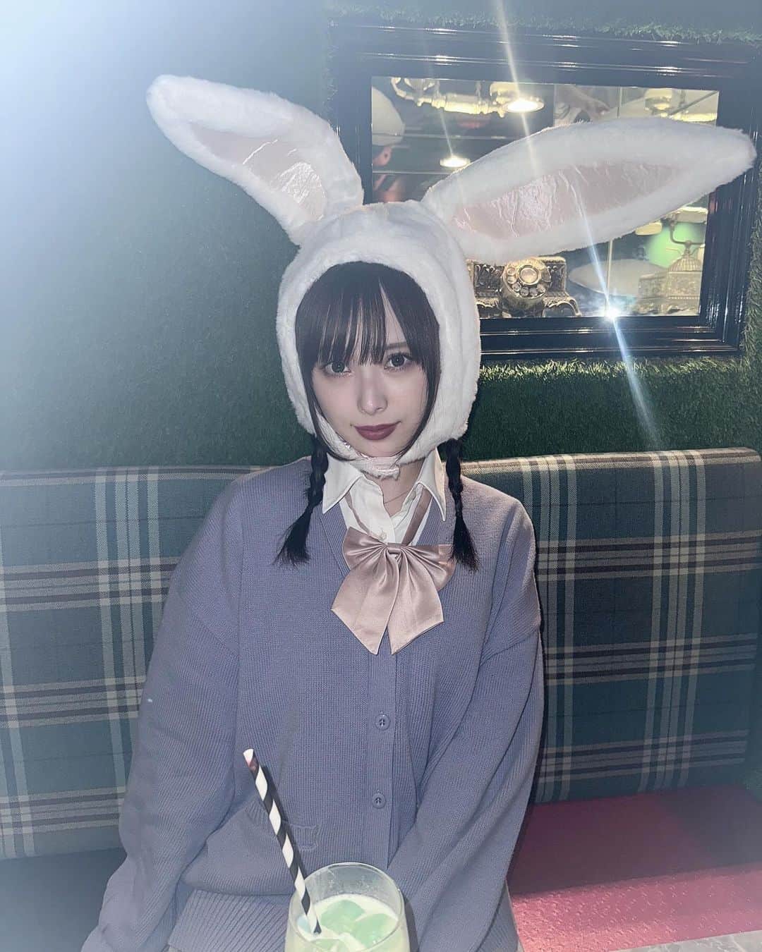 梅山恋和のインスタグラム：「🎃  .  .  .  HappyHalloween🐰♡  皆んなお菓子ちょうだい🍭🍭  .  .  .  #Halloween#ハロウィン#幻想の国のアリス#アフターヌーンティー#アフヌン#スイーツ#制服#うさぎ#仮装」