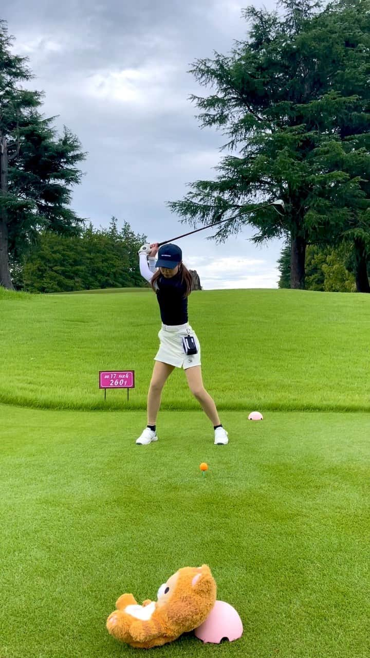 なみのインスタグラム：「ワタナベに見守られながら🧸⛳️   軽やかなスイングしたい😆  #ゴルフ #ゴルフウェア #ゴルフ女子 #ゴルフ好き #ゴルフ大好き #ゴルフスイング #ゴルフバカ #ゴルフ好きと繋がりたい #ゴルフ仲間募集中 #ゴルフコーデ #ゴルフ初心者 #ゴルフ#ゴルフ場 #golf #golflover #japanesegirl #japan #골프 #골프여자 #골프스윙」