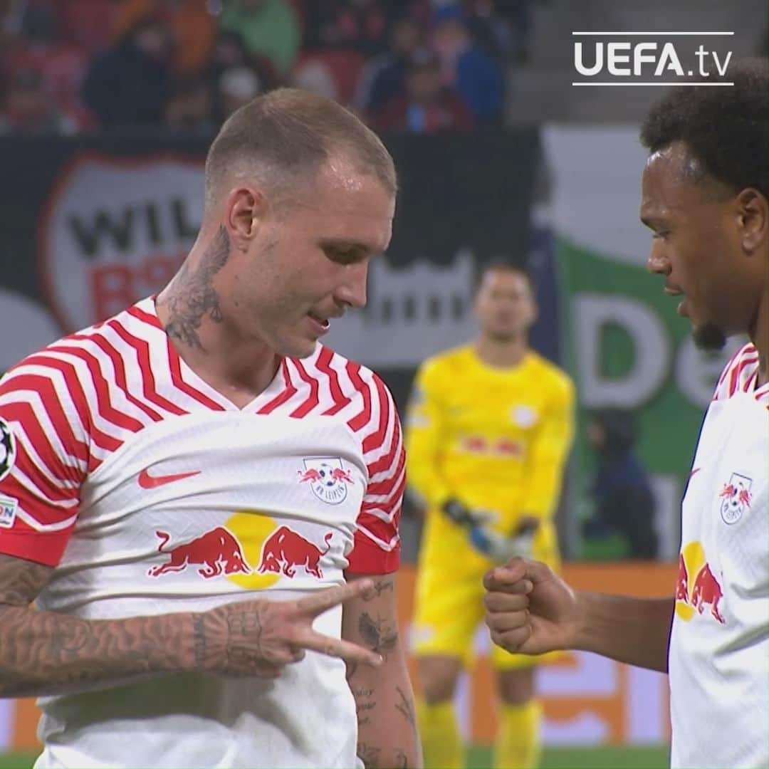 UEFAチャンピオンズリーグのインスタグラム：「😅 When you need to decide the free-kick taker 🪨📃✂️  #UCL」
