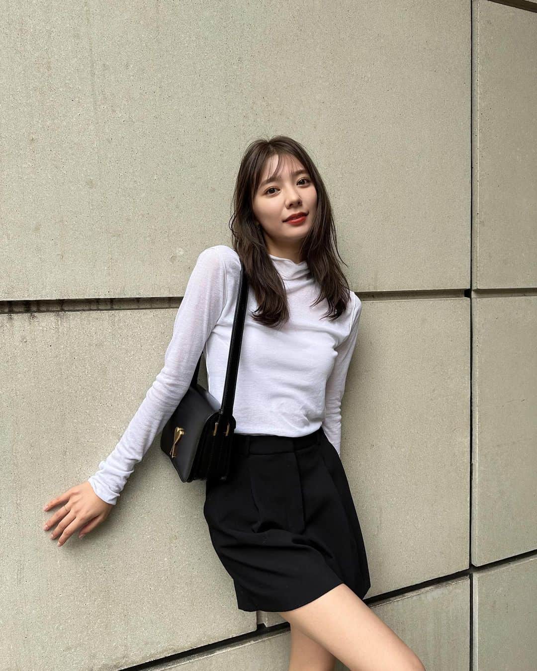 川津明日香さんのインスタグラム写真 - (川津明日香Instagram)「⁡ 今日はその要素どこにもないけれど スカイブルーとピンクにハマってて集めてる！ 最近は巾着とニット買ってみた🧶 Happy Halloween♡」10月31日 18時41分 - asuka_kawazu