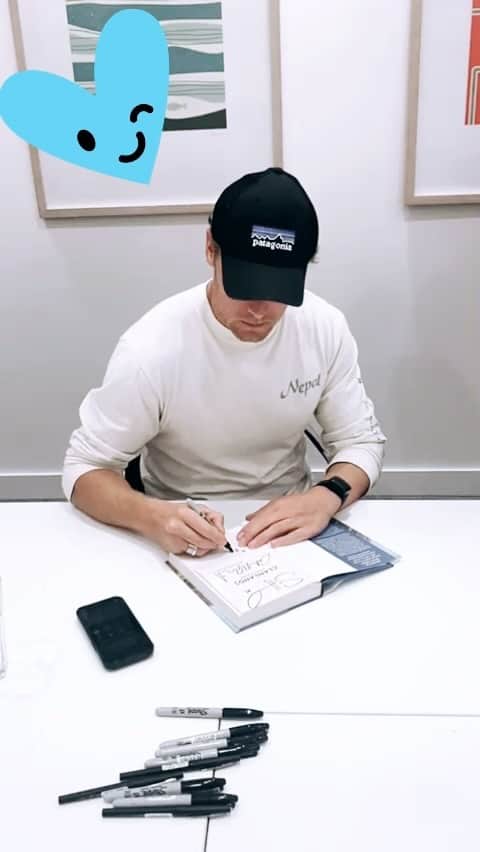 サム・ヒューアンのインスタグラム：「Copies are signed and waiting for you!!!📚   “Clanlands - Kilts Kiwis and adventure down under..” Presale now.x」