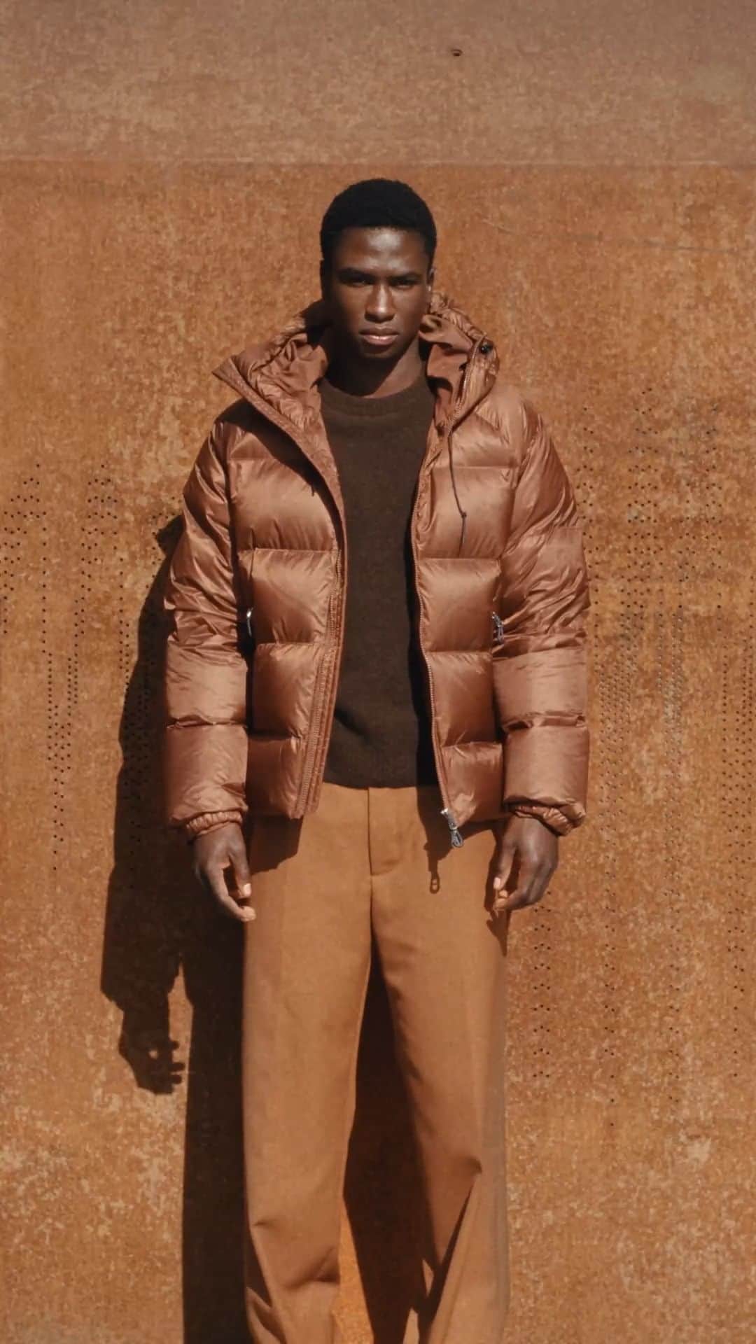 ARKETのインスタグラム：「A sporty down jacket with a regular, puffy fit. Made with a recycled polyester shell and Re:Down® 100% recycled down and feather filling. Styled with a down-filled hood and double jetted pockets at front. Smart detailing include a two-way zip at front and elastics at cuffs, an adjustable bottom hem and adjustable hood opening.」