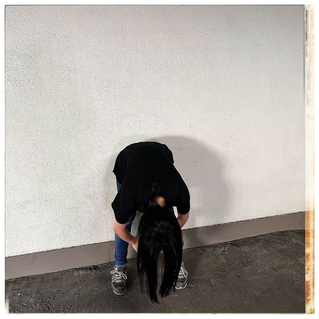 奥森皐月さんのインスタグラム写真 - (奥森皐月Instagram)「. . . 今年は2Pカラーの 十九人ゆッちゃんwでいきます ハッピーハロウィン . . .  #奥森皐月 #ハロウィン #ハロウィンコスプレ #halloween #お笑い #漫才 #十九人 #単独 #Tシャツ #メガネ #コスプレ #セミロング #デニム #スニーカー #04 #スターダストプロモーション」10月31日 18時44分 - satuki_okumori_official