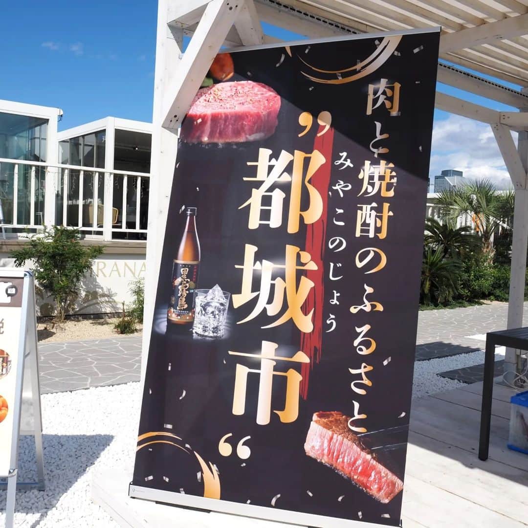 Kuboi Ayumiさんのインスタグラム写真 - (Kuboi AyumiInstagram)「FOCUS（@focus_corporation）にご招待いただき、YELL!YELL!YELL!イベントへ。 会場は映えスポットで有名なキラナガーデン。  天気に恵まれて、お友達とゆっくり過ごしながらたくさんの商品をご紹介いただきました。 ２回にわけてご紹介させてください。  ■No1：メルセデス・ベンツ豊洲（@mercedesbenztoyosu） 会場に入るとすぐにベンツがドーンとお出迎えしてくれました。 憧れのベンツに乗せていただいたりして、改めてベンツは良いなぁと実感しました。  ■No2：三養ジャパン （@samyangfoods_jp） 韓国発の激辛「ブルダックシリーズ」。 お菓子やソース、タンミョンなどを試食させていただきましたが、辛い！！！ でもやっぱりうまくて、クセになっちゃう。  ■No3：カルビー （@calbee_jp　@calbee_frugra）  カルビーの「のりしお」がリニューアルしたんだって！ 普段、あまりポテチを食べないのですが、久しぶりに食べたら、サクッと軽くておいしくて１袋ペロッと食べちゃった。 オートミールのシリアルも食べやすくて、そのままポリポリおやつ代わりに食べたりも。  ■No4：エステティシャンコスメ たかの友梨 （@takanoyuri_cosme） バブルマスククレンズをご紹介いただいたのですが、塗ってしばらくするとシュワシュワっと泡に！ 1本4役の万能マルチクレンズで、クレンジング・洗顔・毛穴洗浄・泡パックまで1本で全てOKなのは、時短になっていいですよね。 W洗顔も不要なのもうれしい。  ■No5：宮崎県 都城市 ふるさと納税 （@miyakonojo_furusato） ふるさと納税してますか？ 我が家は毎年しっかりしています。 ふるさと納税寄附額が日本一だという宮崎県 都城市をご紹介いただきました。 まだふるさと納税が済んでいないという方はチェックしてみてね。  ■No6：ピーロート・ジャパン （@pieroth_japan） 世界規模の調達ネットワークと革新的販売スタイルをもつ世界屈指のワイン直販会社。 ピーロート・ブルー カビネットも試飲させていただきましたが 酸味と甘みのバランスが素晴らしいワインでした。  ■No7：AZESPO GOLF&BODYMAKE 池袋店 （@azespo.ikebukuro） パターゴルフ体験させていただきました。 ゴルフスタジオ・パーソナルジム・マッサージが併設されているようなので、今度お店に行ってみようっと。  ○+●+○+●+○+●+○+●+○+●+○+●+○+●  @himekagami　←check♡  おうちごはん が楽しくなるお取り寄せグルメ や 簡単＆時短ごはん、育児情報など発信中！ 投稿が気に入ったら保存&フォローしていただけるとうれしいです。 いつもありがとうございます(^^)  ○+●+○+●+○+●+○+●+○+●+○+●+○+●  #PR #メルセデスベンツ豊洲 #ベンツ #江東区 #ブルダック #辛すぎでも旨すぎ #ブルダックソース #こんなにおいしかったっけ #のりしお #ベイクドオーツ #バブルマスククレンズ #ジュエリーパクト #たかの友梨  #ピーロート # #都城市ふるさと納税 #ふるさと納税日本一 #ふるさと納税おすすめ #池袋パーソナルジム #シュミレーションゴルフ #ゴルフレッスン」10月31日 18時59分 - himekagami