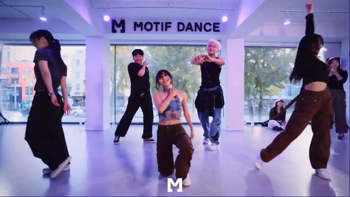May J Leeのインスタグラム：「마지막 순간🙏🏼 함께 해주신 분들께💚💚💚」