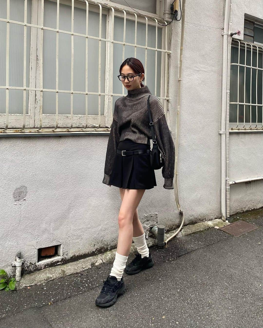 EMODA_LOOK BOOKのインスタグラム：「・ #EMODA2023AW @nodokanaito  169cm   ▫️RECOMMEND ITEM▫️  ・HI NECK BULKY KNIT ¥7,590(tax in)   ______________________ 　 ▶︎▶︎ @emoda_snap TOPのURLから 公式RUNWAYchannelをcheck📲 　 　 #EMODA #RUNWAYchannel #秋服コーデ　 #秋コーデ #カラーニット #モノトーンコーデ @emoda_official」