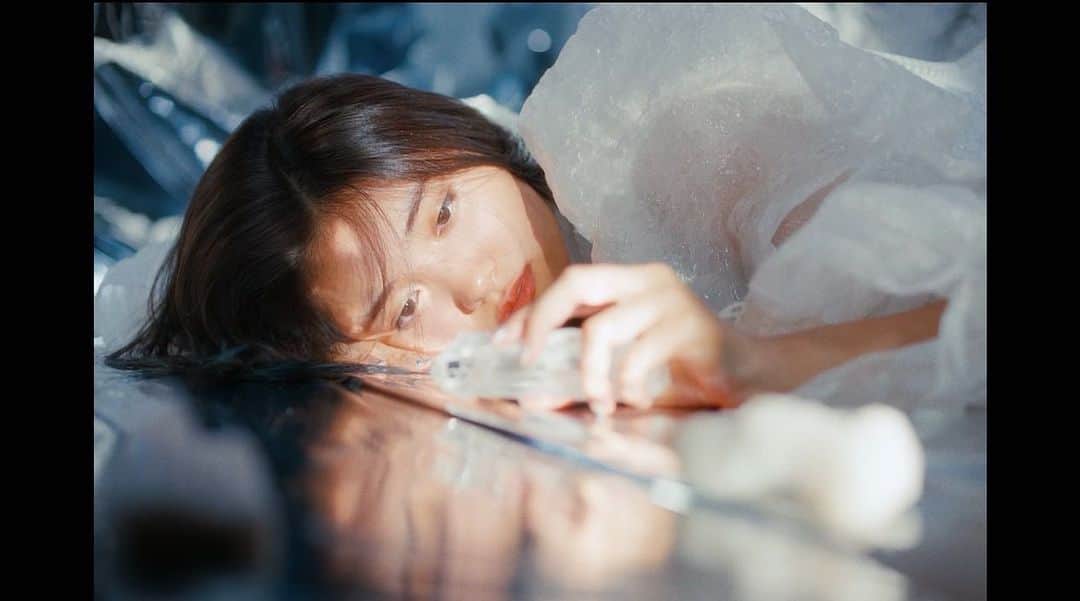 のインスタグラム：「「Crystals」Music Video💎  out now on my YouTube channel  MVに映ってるのは大好きなみなさんに引き出してもらった”今”の私です:)  Director : Motoko Marui @_motty_  Director of Photography : Koretaka Kamiike Camera Assistant : Yuuto Mori, Gou Miyagi Lighting Director : Ryo Takahashi Lighting Assistant : Jialin Ren（Golden Light）, Hideetsu Ota (MAGIC HAND inc.) Stylist : Yuuka Akaishi @yuuka_akaishi  Hair & Make-Up : Hitomi Matsuno @matsuno71  Title design :Saki Nihei Colorist : Yoshiyuki Nishida (Artone Film) Offline Editor :Kazuhide Adachi (dadab Inc.) Online Editor :Ryosuke Ichikawa (MARUNI STUDIO) MA Mixer :Kaiki Kitaguchi (MARUNI STUDIO) Production Manager : Tamaki Ide (FAB) Production Staff : Yukari Itabashi (FAB), Nanami Sato (FAB), Masato Kudo (FAB) Producer : Hazuki Hasegawa (FAB)」