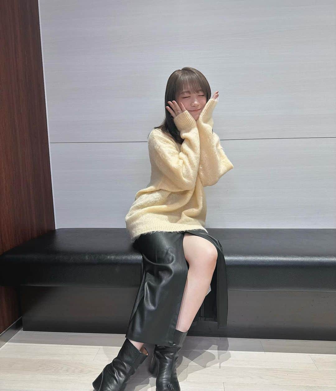のインスタグラム：「.  きょうのしふく  ニットの季節🧶 ニット着るのも着てる人も好き🤍  冒険少年のスタッフさんが ハロウィンのプリンくれました🎃 美味しかった🥰」