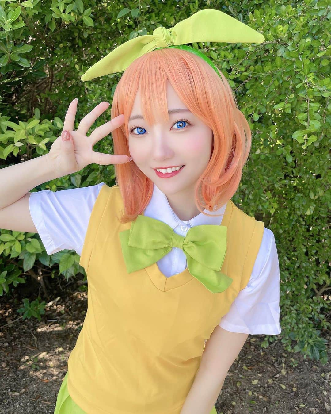 夏川愛実のインスタグラム：「⁡ ⁡Halloween🎃  中野四葉ちゃんになった🍀 ⁡ ライブでこんなにガチコスプレしたのは 初めて😂💞 ⁡ ⁡ ⁡#コスプレ#本気コスプレ #中野四葉#中野四葉コスプレ#五等分の花嫁 #五等分の花嫁コスプレ#ハロウィン2023#Halloween2023 #ハロウィン仮装#ごと嫁仮装#四葉 #ボブ#ロブ#ショートヘア#ヘアカラー#暗髪カラー #ヘアアレンジ#秋コーデ#淡色女子#淡色コーデ #148cm#f4f#いいね返し#l4l#フォロバ ⁡ ⁡ ⁡ ⁡」