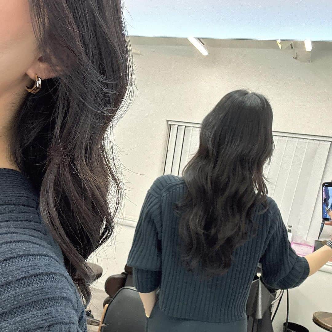 花上惇さんのインスタグラム写真 - (花上惇Instagram)「さすがにサナすぎる。#TWICE  Hair by @log_tsuru  エクステの付け替えをしてきました！ そして前回より多めにレイヤーを入れてみたのですがどうでしょう🫣💕 やばい...、これは彼氏できてしまう(黙れ)  サロンは表参道のL.O.Gです🖤  皆様、HAPPY HALLOWEEN👻🍭」10月31日 19時08分 - jnp92119