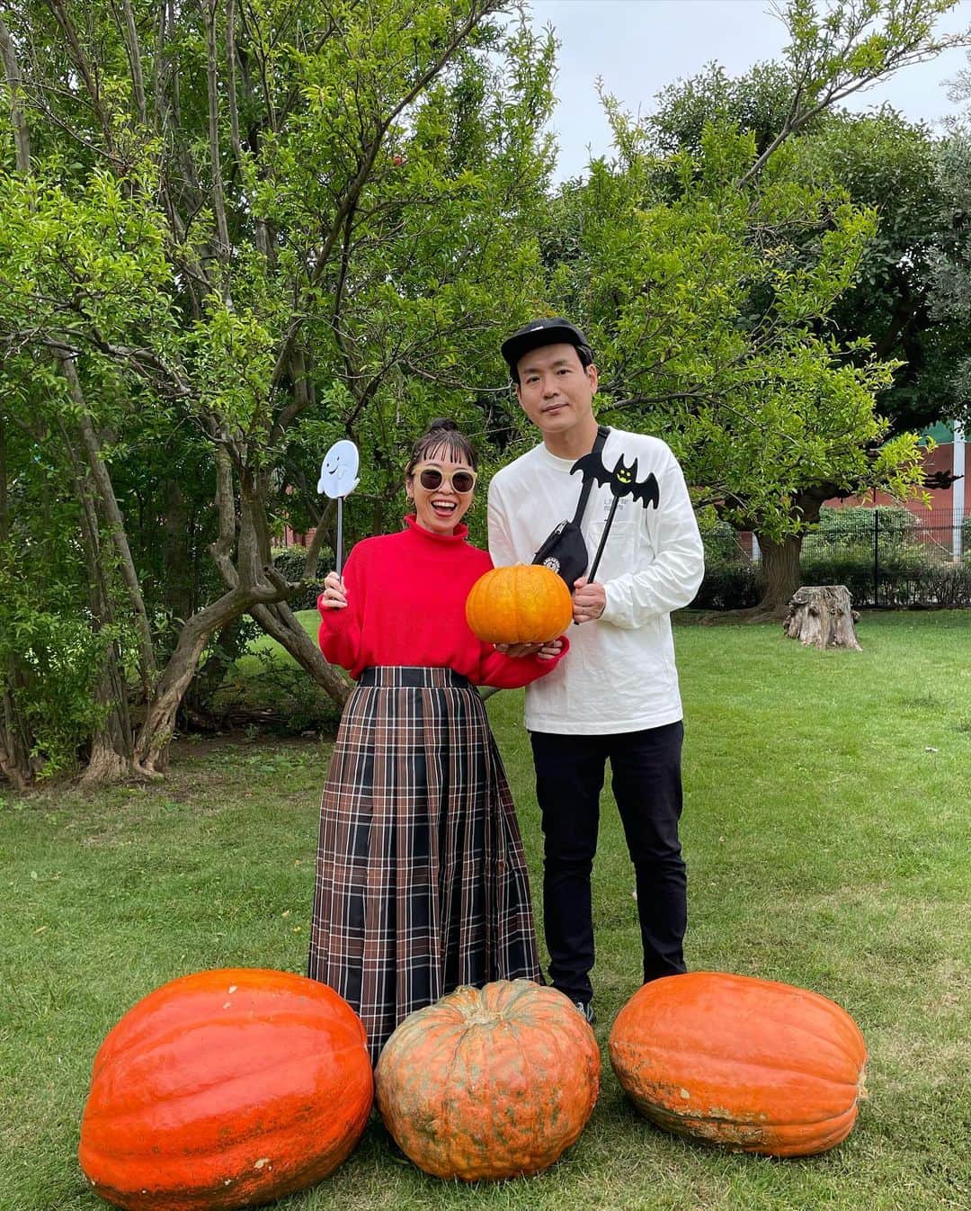 amigo.amigo.5205622さんのインスタグラム写真 - (amigo.amigo.5205622Instagram)「． 🎃🎃🎃🎃🎃🎃  #happyhalloween   👻👻👻👻👻👻  #夢の島熱帯植物館 で大きなカボチャが 置いてあったよ🤭  @yumenoshimatropicalgreenhouse   #ハロウィン #ハロウィン🎃  #Halloween #halloweenlife  #halloweenlover  #親子 #親子コーデ  #親子でおでかけ  #親子で楽しめる  #カボチャ #2023ハロウィン  #2023halloween  #新木場 #夢の島 #夢の島熱帯植物館  #shinkiba  #hugmug #ハグマグ  #姉妹ママ  #家族でお出かけ  #子供とお出かけ部  #子供とおでかけ  #子供と遊ぶ  #ハロウィンイベント  #ハロウィンイベント🎃」10月31日 19時08分 - amigo.amigo.5205622