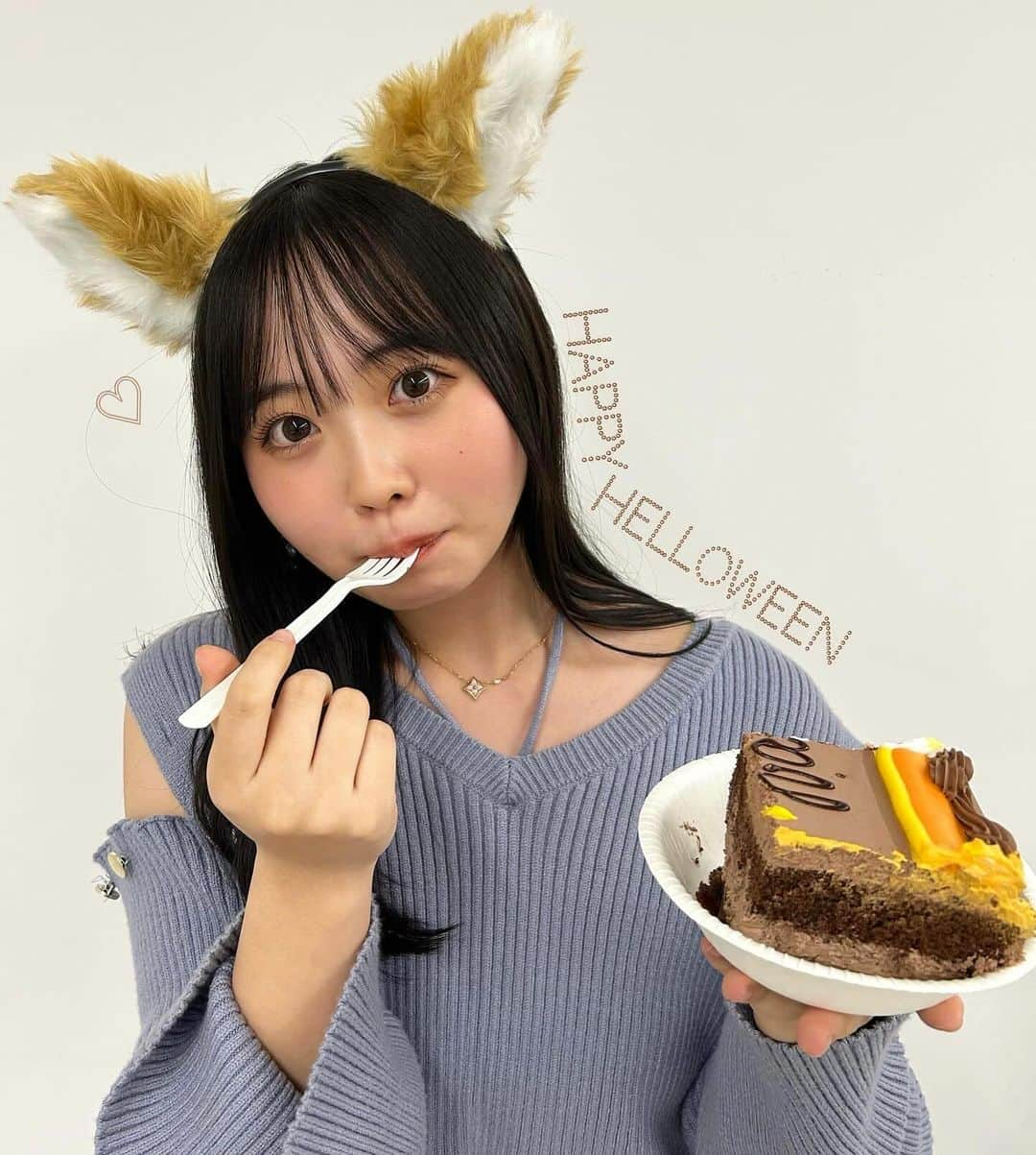 渡邊美華さんのインスタグラム写真 - (渡邊美華Instagram)「HELLOWEEN2023🦊🤍 . . . . . . . . #ハロウィンコスプレ #ハロウィン #ハロウィンパーティー #ハロウィンメイク #ハロウィングッズ #helloween #helloweenmakeup #きつねダンス #きつね #コスプレ女子 #コスプレ初心者 #仮装パーティー #仮装コンテスト #ハロウィン仮装 #大学生の日常 #大学生の暮らし #丸顔ボブ #丸顔メイク #丸顔女子 #童顔女子」10月31日 19時02分 - mika_watanabe1215