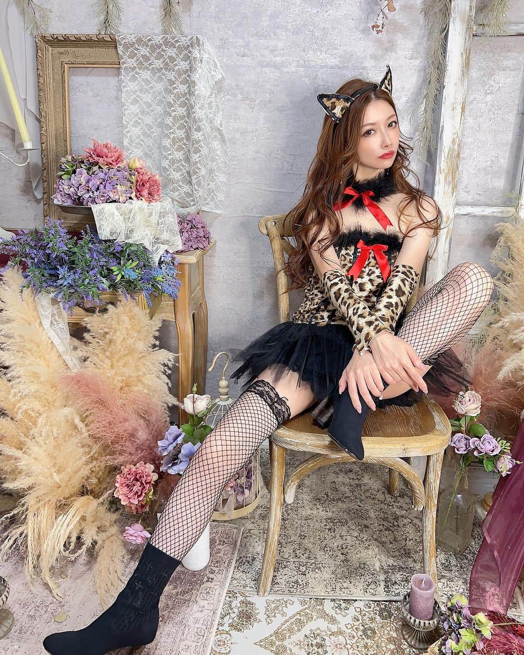 美沙のインスタグラム：「🎃👻🦇🧟‍♀️  シャンパンくれないと食べちゃうぞ❣️ ハロウィン飲みすぎる説🧟‍♀️🥂  #Halloween」