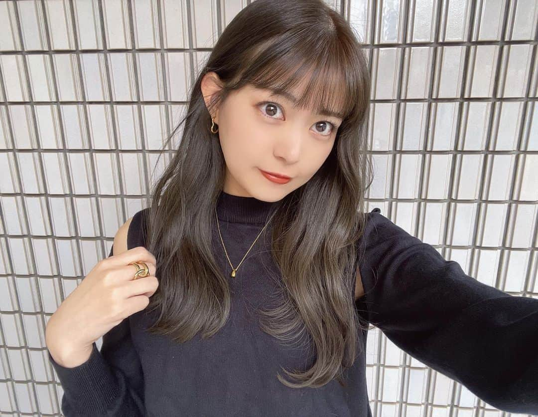 前田亜美さんのインスタグラム写真 - (前田亜美Instagram)「. Newhair…💇🏻‍♀️. . . @na_ka_daa  に赤みなしで抜け感のある暗めカラーお願いしてます。いつも素敵な色にしてくれる🫒🩶. . 髪も伸びてきた✌🏻‎🤍 . .  #ピスタチオグレージュ」10月31日 19時07分 - ami___maeda0601