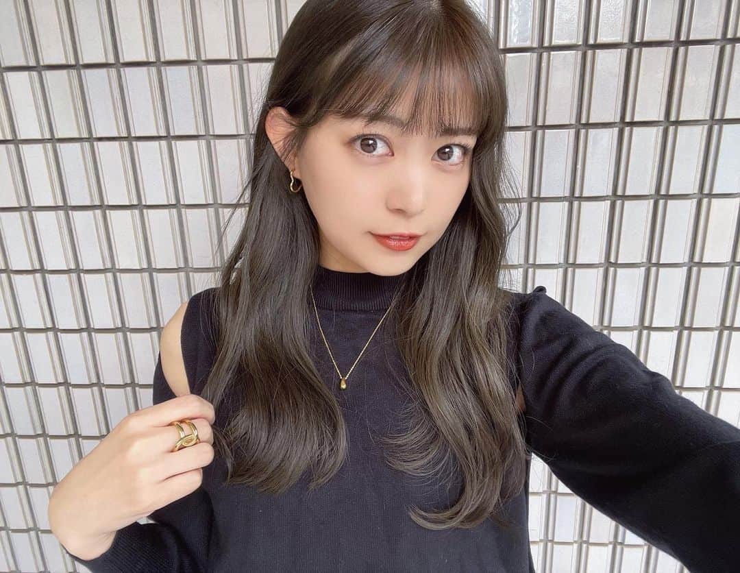 前田亜美さんのインスタグラム写真 - (前田亜美Instagram)「. Newhair…💇🏻‍♀️. . . @na_ka_daa  に赤みなしで抜け感のある暗めカラーお願いしてます。いつも素敵な色にしてくれる🫒🩶. . 髪も伸びてきた✌🏻‎🤍 . .  #ピスタチオグレージュ」10月31日 19時07分 - ami___maeda0601