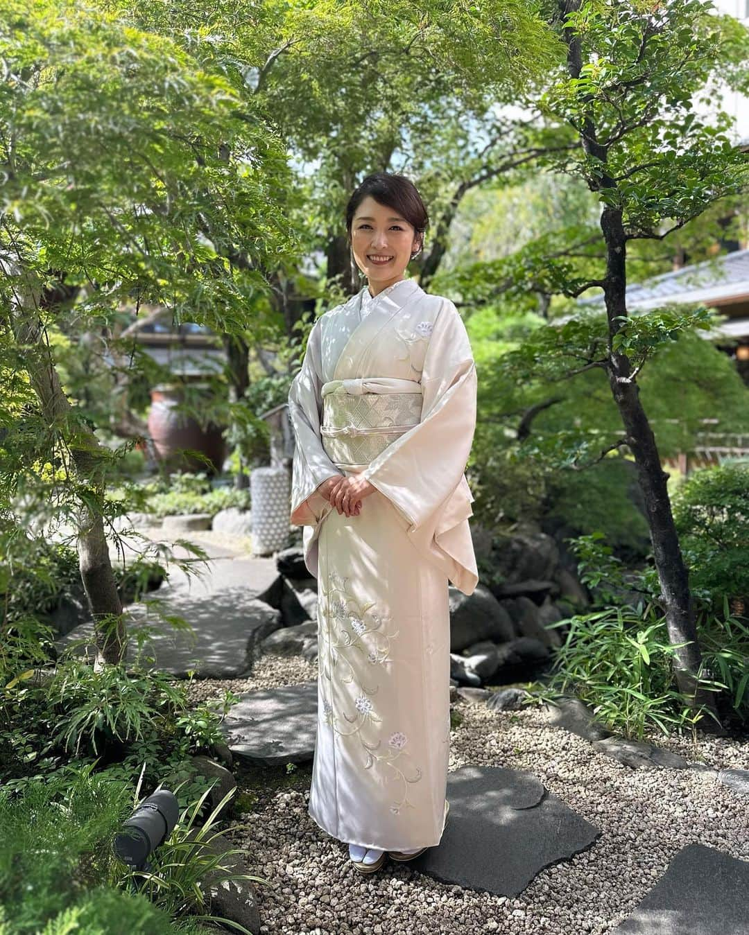 石川梨華さんのインスタグラム写真 - (石川梨華Instagram)「お着物👘  子供の七五三で久しぶりに私もお着物着れて嬉しかったので、私のソロショット、ちゃっかり私のケータイでプロのカメラマンさんに何枚も撮って頂きました😂🤲  髪も素敵に仕上げて頂きました💓  ハッピーな時間をありがとうございました❗️  #石川梨華 #モーニング娘og #リアル梨華 #二児の母 #年子やんちゃボーイズ #七五三 #私のソロショット」10月31日 19時07分 - rika_ishikawa_official