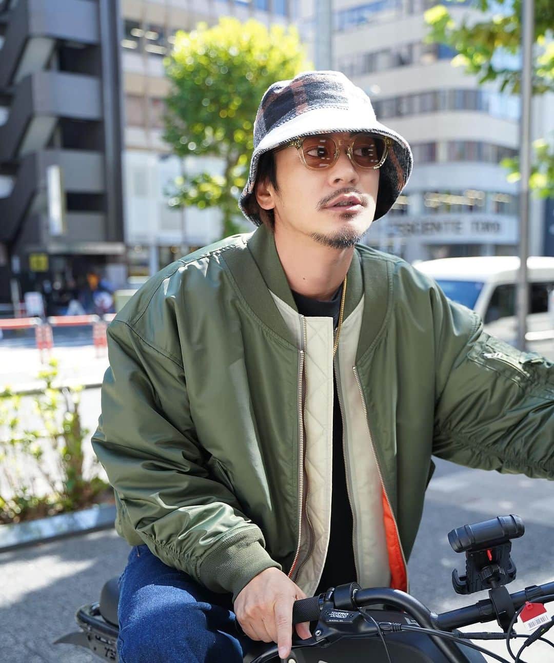 北岡伸多朗のインスタグラム：「. 10月も今日で終わりってことで、 今週末からは @reroom_tokyo  AW POP UP STOREが始まります🔥🔥🔥  まずは11/3.4.5は福岡‼️ 九州の皆さん、是非お時間ございましたら足を運んでくだされば嬉しいです😘 僕も土日います👍🏽👍🏽👍🏽  風邪など流行ってるのでみんな気をつけてね🫡💦  #Reroom」