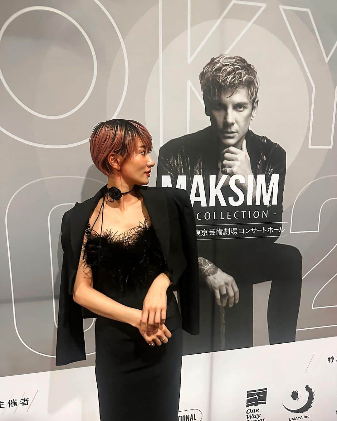 中川友里のインスタグラム：「Maksim Mrvica  piano concert✨🎹  クラシックとポップスの融合😳✨  　  クロアチアから来日した鍵盤のプリンス🤴と呼ばれる マキシムさんの演奏を味わってきました🥹❣️  @shein_japan の　@hitomi_lana_tokyo さんと😳🤍 素敵な時間をありがとうございます🥹✨🎵」