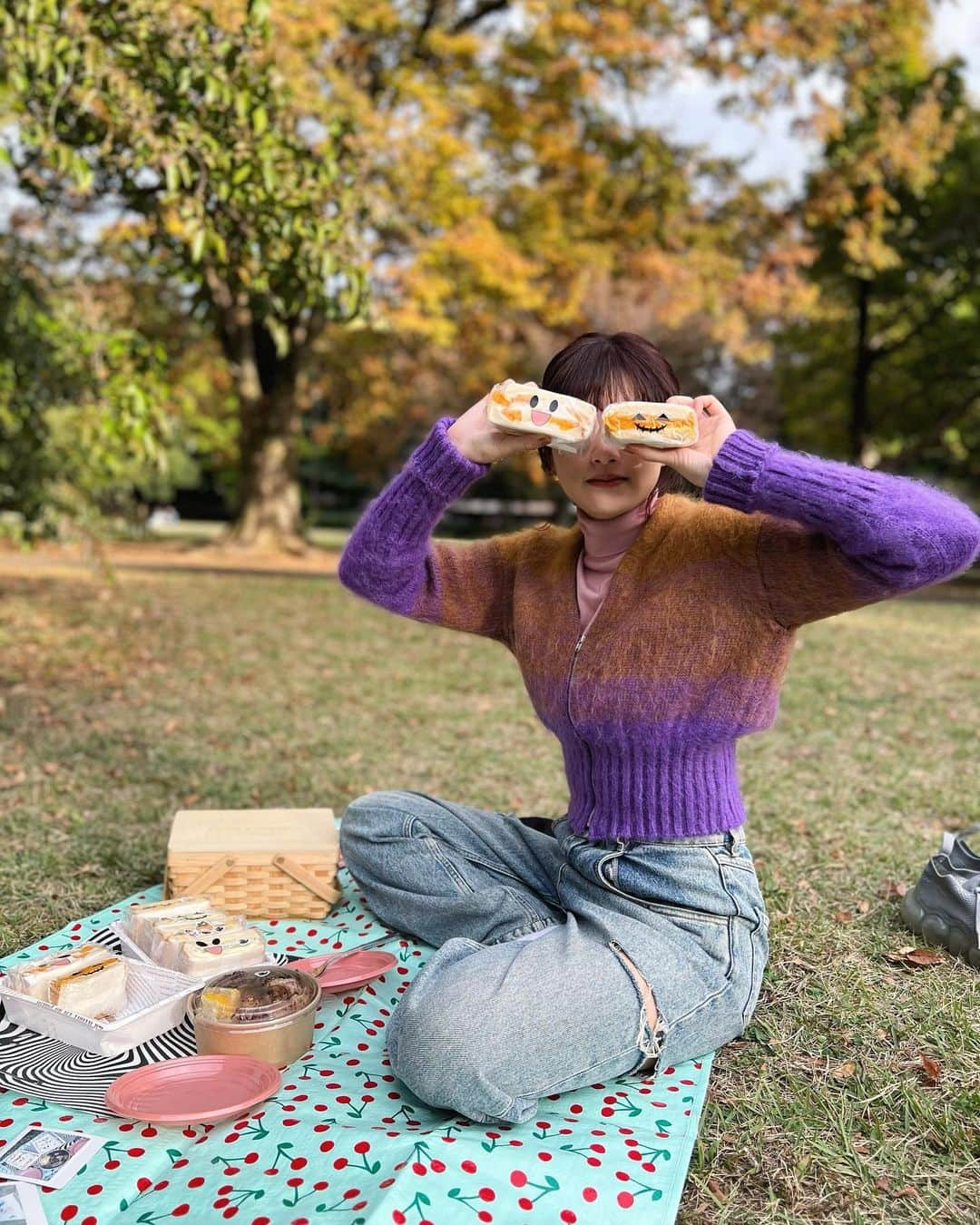 小西桜子さんのインスタグラム写真 - (小西桜子Instagram)「👾  シールはスーパーで柿買ったらもらったやつ。かわいい 朝からこしらえた🧺 お気に入りの秋服もハロウィンカラー👾🟠」10月31日 19時13分 - sakurako_kns