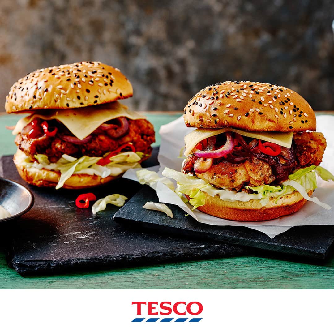 Tesco Food Officialのインスタグラム：「This month we’re highlighting Black heritage and culture with fried chicken maestros, Drums and Flats, sharing what #BlackHistoryMonth means to them. This recipe for their tender, buttermilk chicken burger is a must-fry! Head to the link in our bio for the full recipe.」