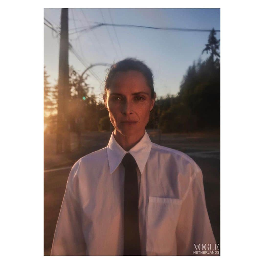 リカさんのインスタグラム写真 - (リカInstagram)「Cool Girls On the Road ⚡️⚡️  Beautiful @tasha_tilberg wearing Rika Studios timeless Blaze shirt in November issue Vogue.   Styled by @lindagumusgerritsen  Captured by @katedavismacleod  @nlvogue   Thank you ❤️ #November #Vogue #Rikastudios #Blazeshirt」11月1日 6時06分 - rikastudios_