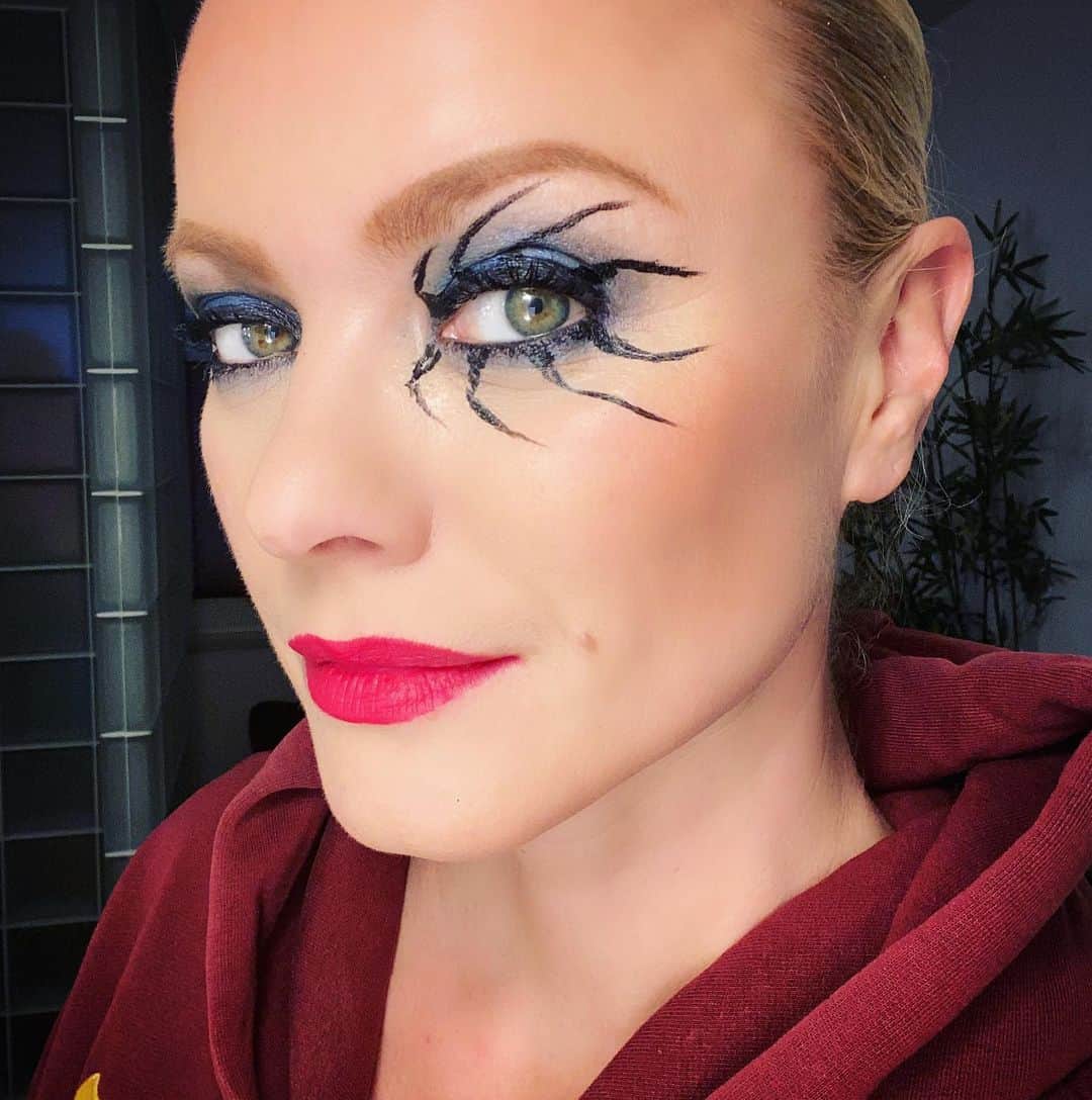 フランツィスカ・クヌッペのインスタグラム：「Happy creepy freaky halloween 🎃 👻 🕷 Good night and sleep well  #happyhalloween #spidermakeup #spider  #halloween #enjoylife #everysecond」