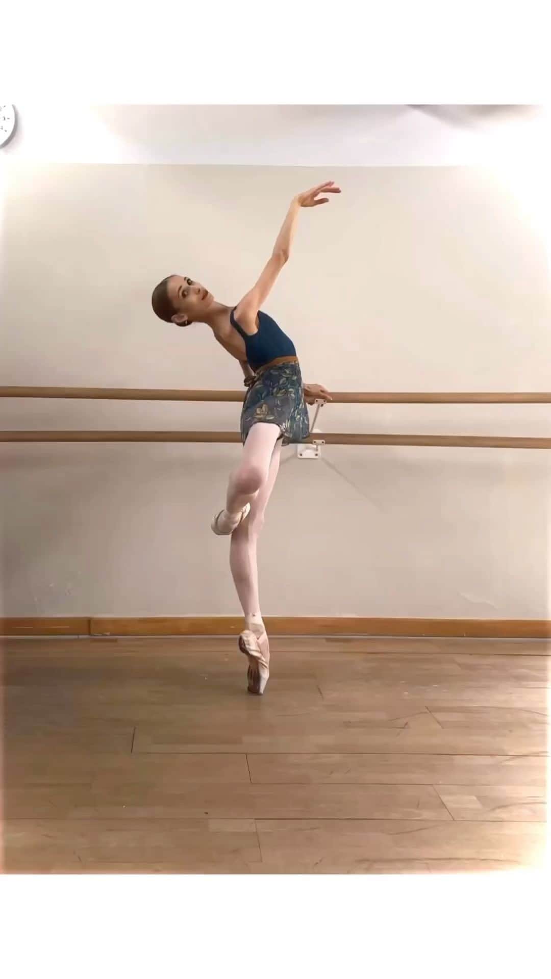 Ballet Is A WorldWide Languageのインスタグラム：「😂😂 @molinari_marta   #martamolinari #worldwideballet 🤍✨」