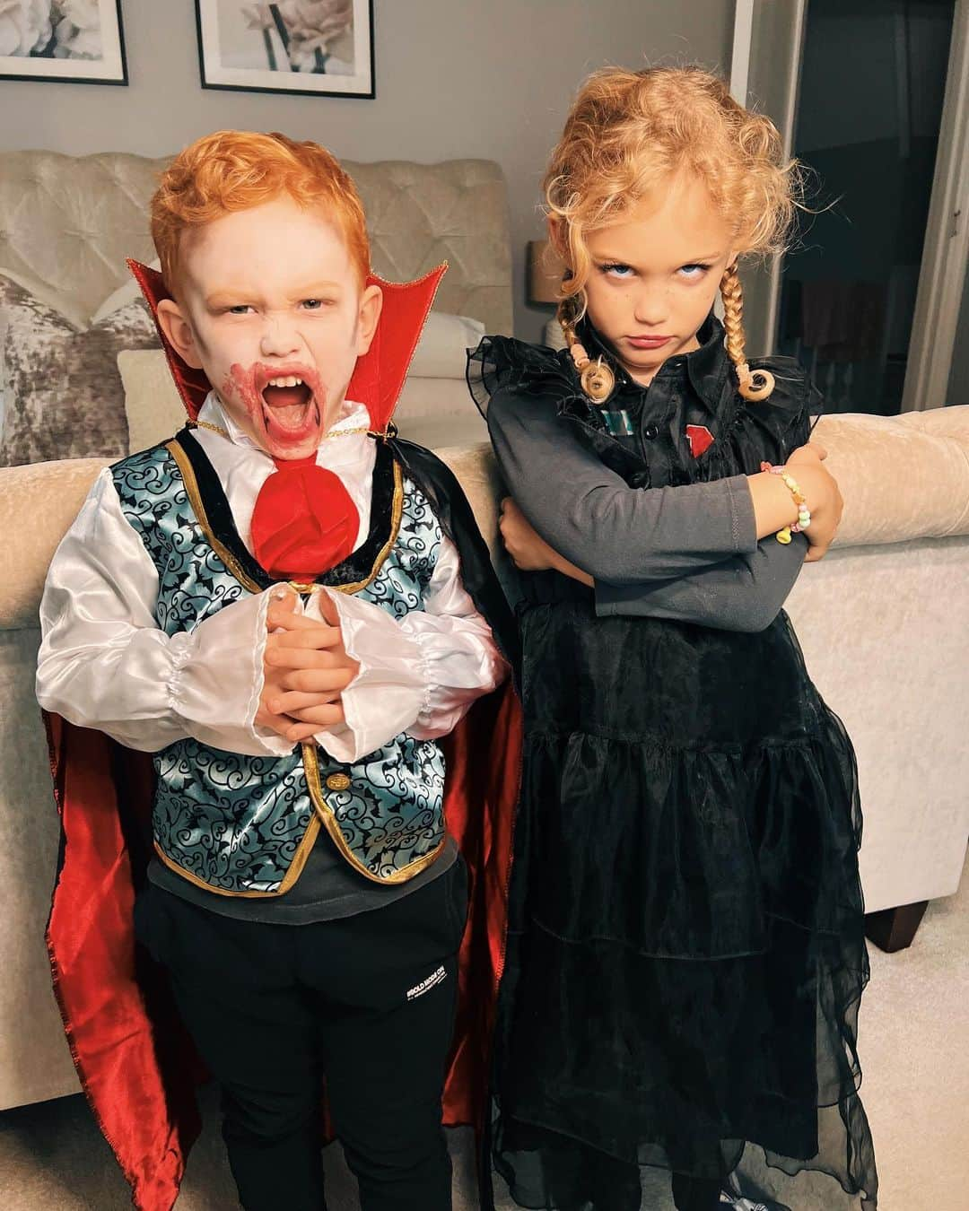 Anna Sacconeさんのインスタグラム写真 - (Anna SacconeInstagram)「Halloween 2023 🎃👻🕷️🕸️🧛🏼‍♀️🧟‍♂️🔮🖤🧡」11月1日 4時39分 - annasaccone