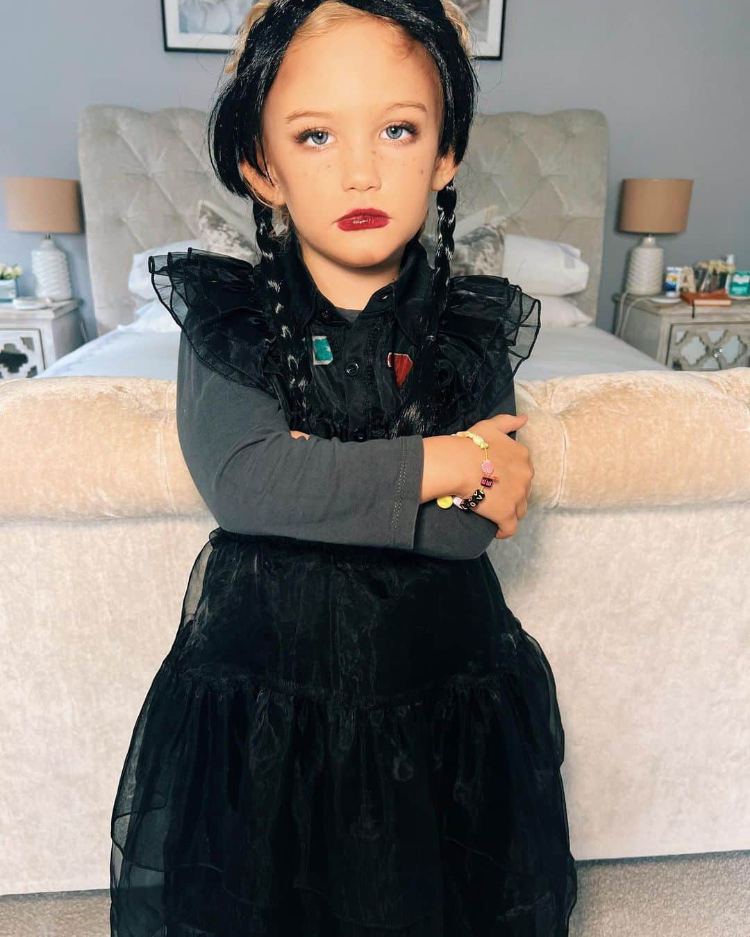 Anna Sacconeさんのインスタグラム写真 - (Anna SacconeInstagram)「Halloween 2023 🎃👻🕷️🕸️🧛🏼‍♀️🧟‍♂️🔮🖤🧡」11月1日 4時39分 - annasaccone