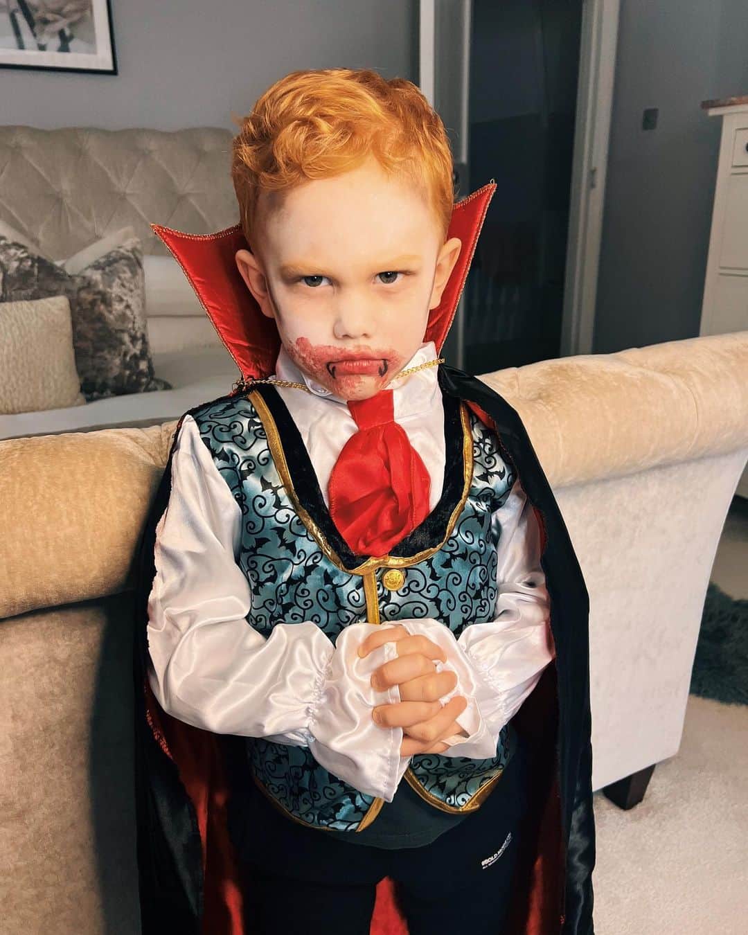 Anna Sacconeさんのインスタグラム写真 - (Anna SacconeInstagram)「Halloween 2023 🎃👻🕷️🕸️🧛🏼‍♀️🧟‍♂️🔮🖤🧡」11月1日 4時39分 - annasaccone