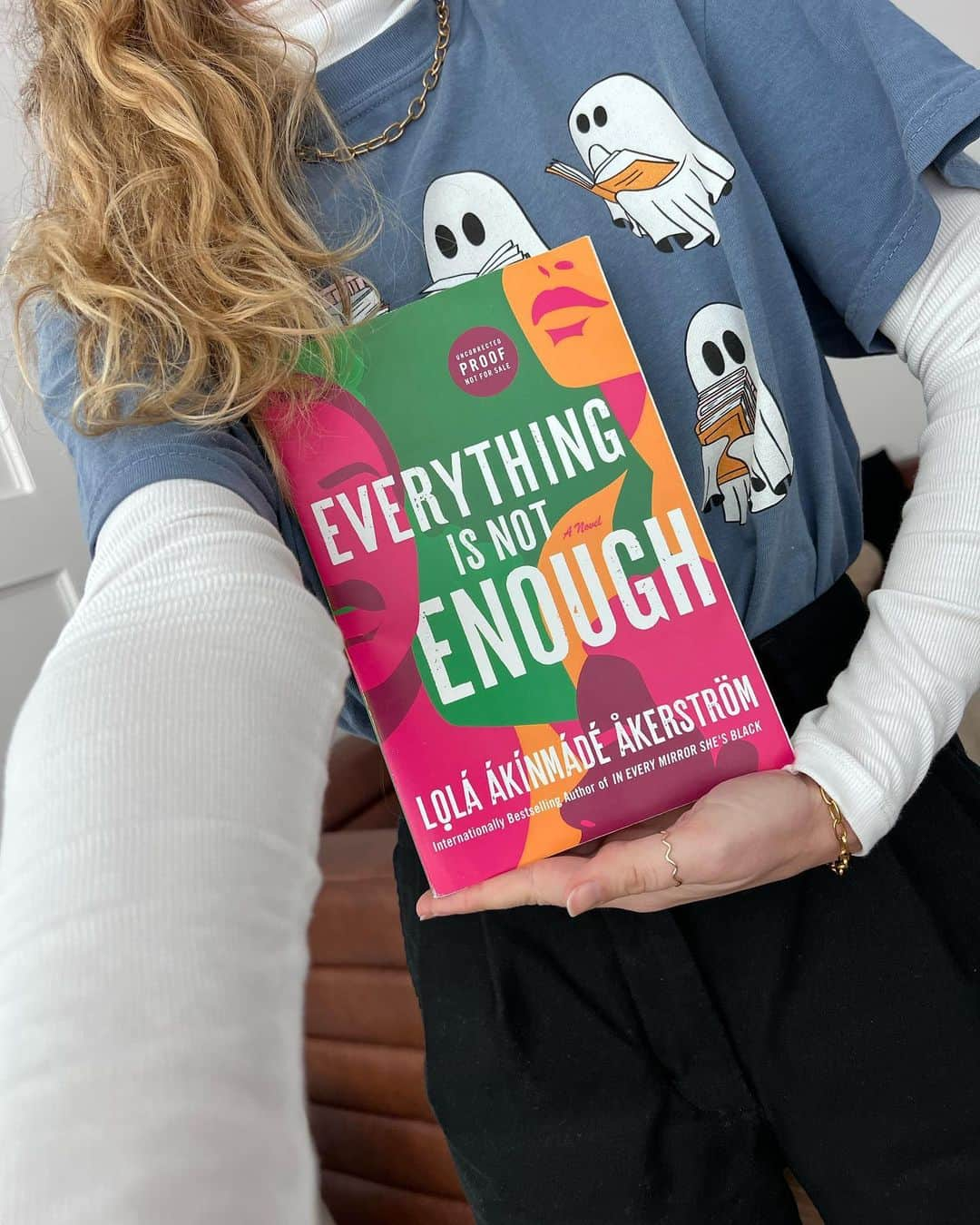 ジェネット・マッカーディさんのインスタグラム写真 - (ジェネット・マッカーディInstagram)「my book club pick for the month of october is EVERYTHING IS NOT ENOUGH by the brilliant Lolá Akínmádé Akerström . this book poses the question “what does it mean to have it all ?” and explores it three ways, through the eyes of three different women in europe.  Everything Is Not Enough follows the loosely intertwined and messy lives of Kemi, Brittany, and Yasmin as they interrogate themes of place, prejudice, and patriarchy, but in a character-driven and nuanced way. Lolá Akínmádé Akerström has a sharp voice in the world of nuanced contemporary women's fiction. 📚」11月1日 4時44分 - jennettemccurdy