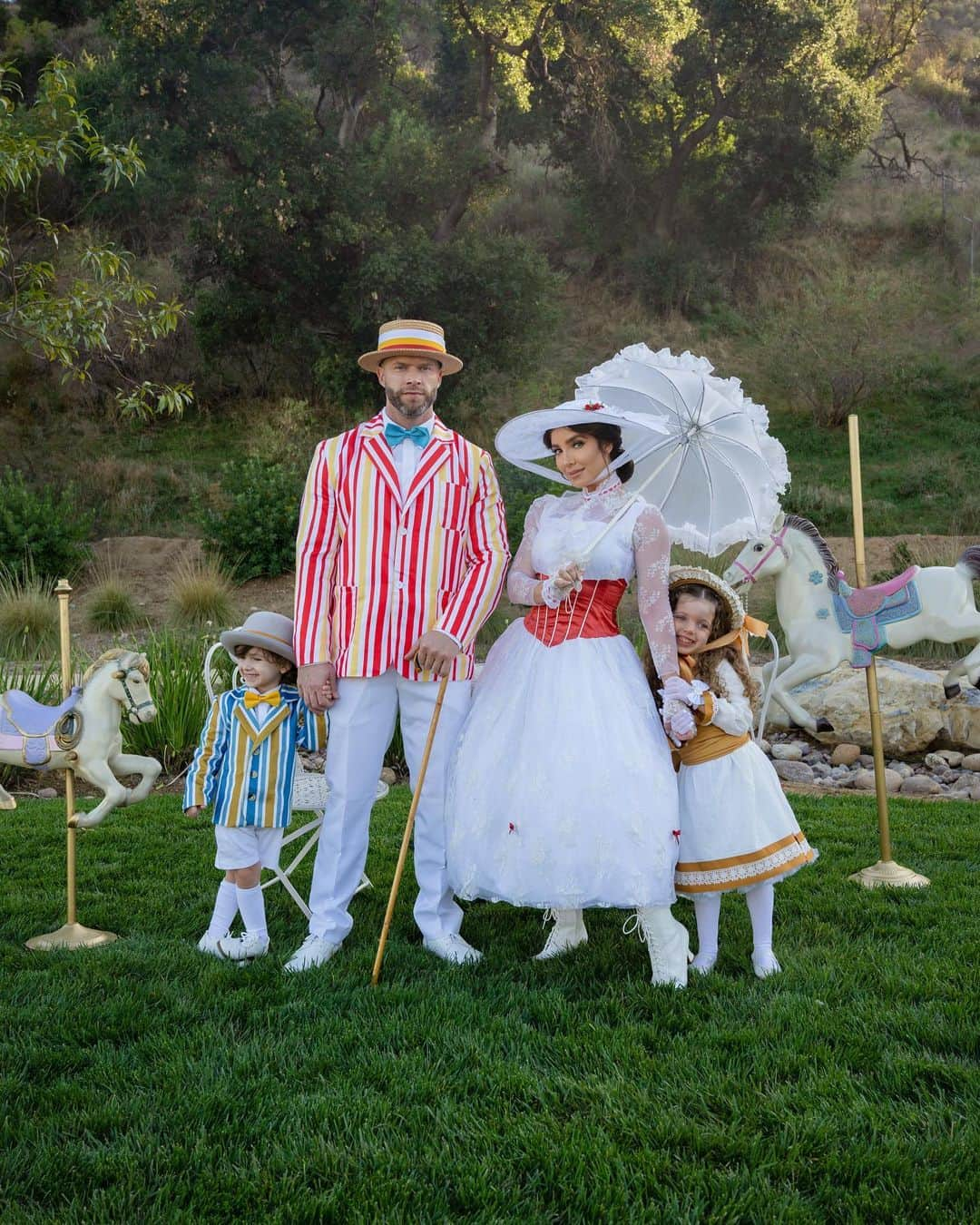 メリッサ・モリナロさんのインスタグラム写真 - (メリッサ・モリナロInstagram)「Happy Halloween! From Mary, Bert, Jane & Michael  Mary Poppins 2023」11月1日 4時47分 - melissamolinaro