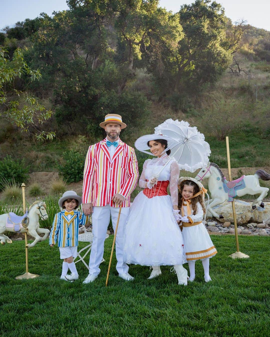 メリッサ・モリナロさんのインスタグラム写真 - (メリッサ・モリナロInstagram)「Happy Halloween! From Mary, Bert, Jane & Michael  Mary Poppins 2023」11月1日 4時47分 - melissamolinaro