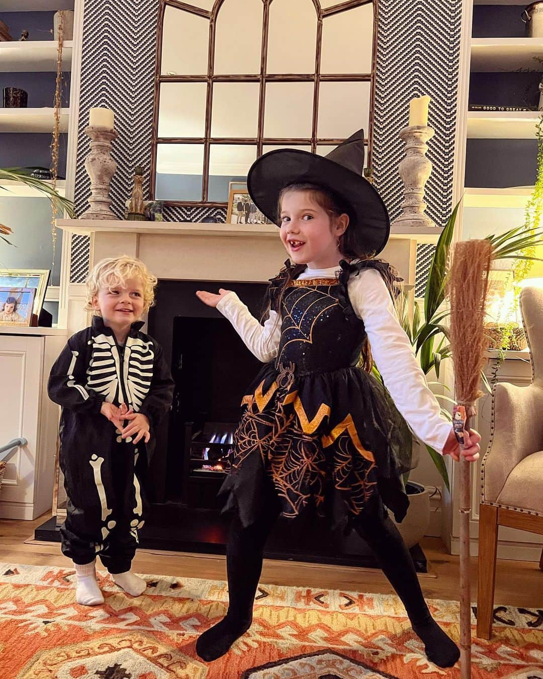 アレクサンドラ・フェルステッドのインスタグラム：「HAPPY HALLOWEEN 🎃 👻🎃  2023   TRICK OR TREAT …….」