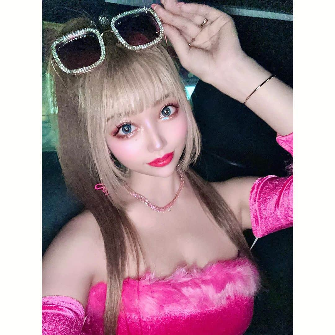 でいじーさんのインスタグラム写真 - (でいじーInstagram)「このままこのあと飲みいった😉💋わら  #リムジン#リムジン大阪 #barbie #barbiedoll #instalike #instagood #liketime #likeforlikes #likeforfollow #大阪#barbiegirl #新宿#歌舞伎町 #思い出#ミナミ#北新地 #キラキラ#可愛い#barbiestyle #インスタ映え#六本木 #水商売#夜職#キャバクラ#キャバ嬢#ホスト#東京#tokyo#hair#make」11月1日 4時58分 - anyadevix