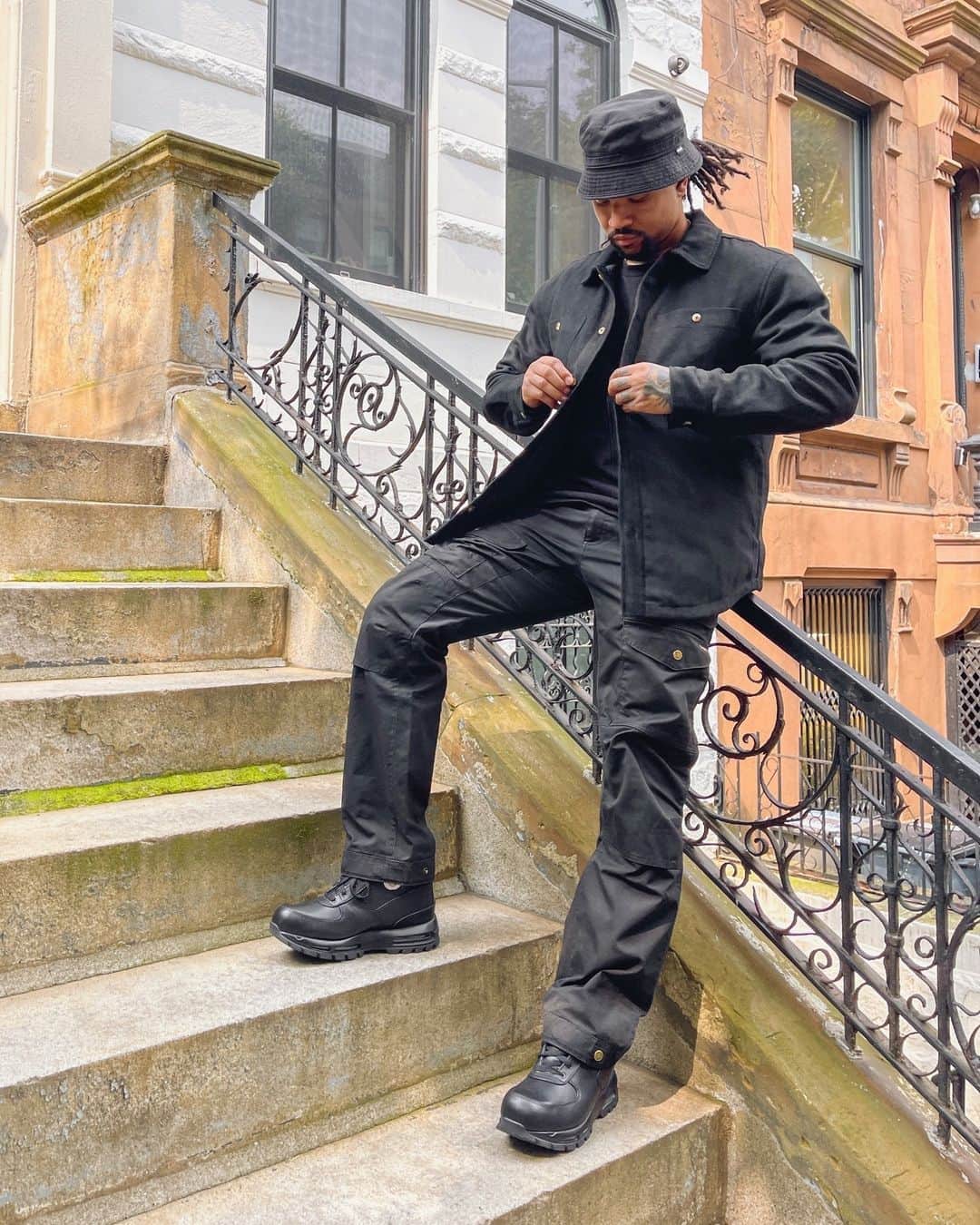 Foot Lockerのインスタグラム：「Monochromatic looks for the season   Shop head to toe fits from LCKR & Nike in-store & online now.  http://spr.ly/6175ul1H7」